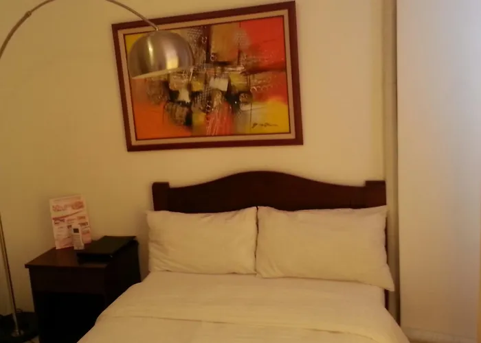 Oyo 893 Dian Makati *